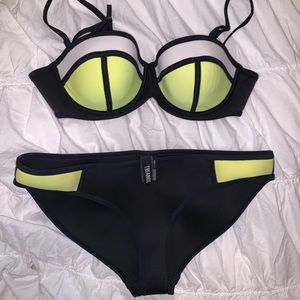 AUTHENTIC Triangl Bikini (Medium)